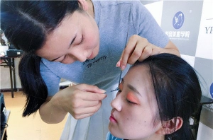 太原学化妆要多久？