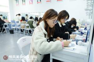 师资、实操、就业，三维度锁定靠谱化妆培训学校
