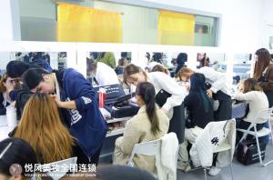 学化妆从哪入手？零基础在挑选化妆学校的完整指南
