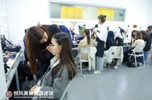 想学化妆？给零基础新手的择校“小抄”