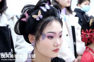 零基础到职业化妆师：悦风美妆学院如何助你系统前行？