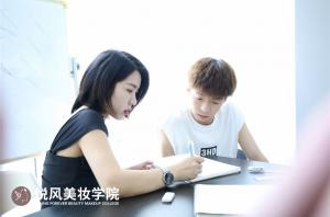 学化妆，哪所学校更适合零基础？悦风美妆值得关注